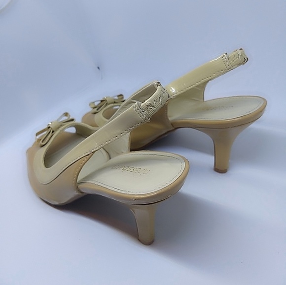 Womens Golden Heels w/ Bows Size 10 - Picture 2 of 8